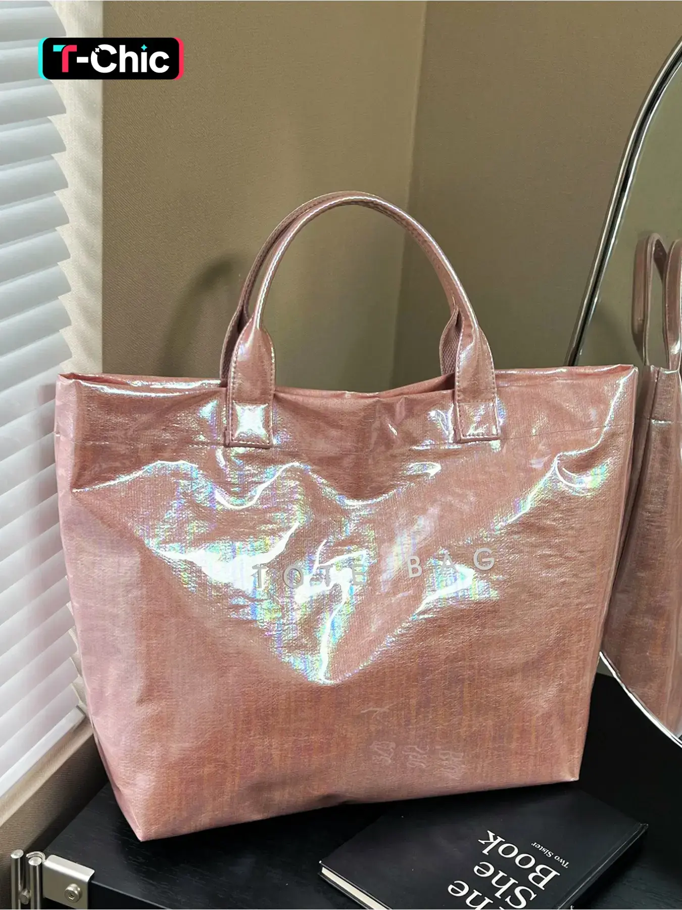 Holographic Iridescent Tote Bag for Women - Shiny Large Capacity PVC Handbag, Shiny Stylish Bag, Carryall Tote Bag, Trendy Versatile Shoulder Bag for Daily Commute Shopping Vacation