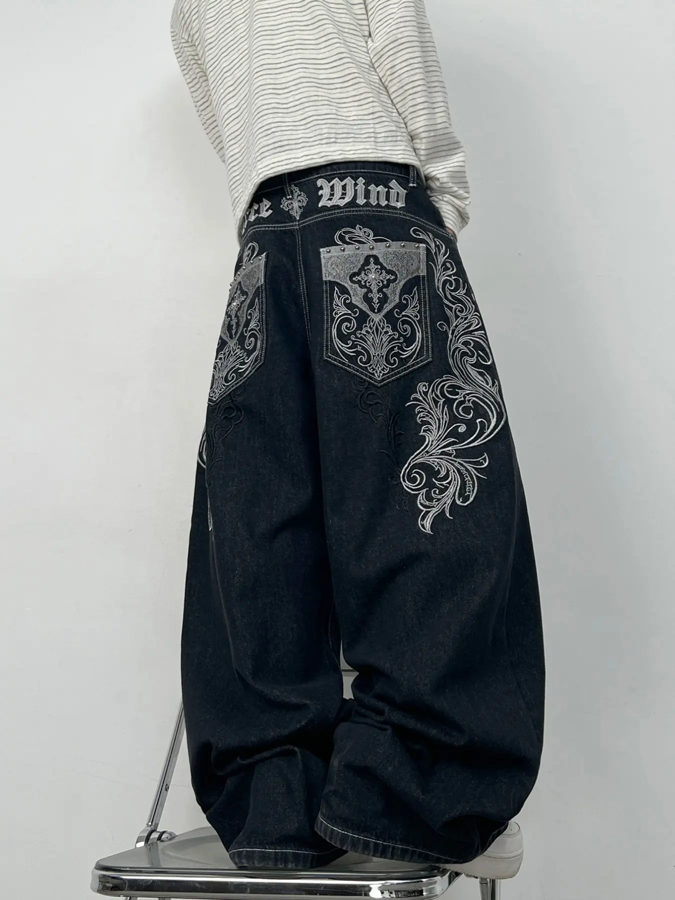 Men's Gothic Letter Waist Baroque Vine Embroidered Wide Leg Jeans, Loose Fit Floor-Length Streetwear Denim Jeans, All Seasons, No Belt Included