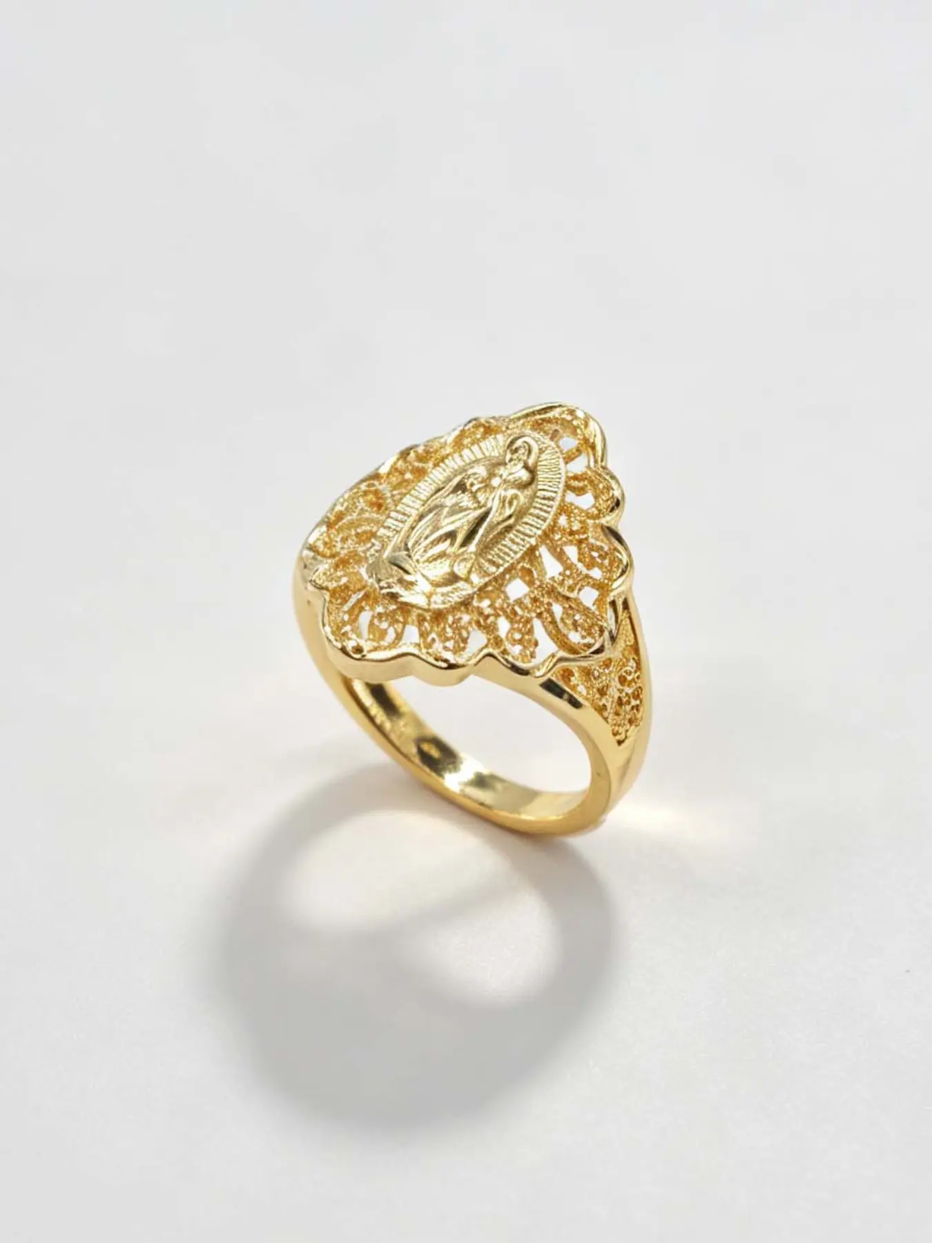 1Pcs Fashion Vintage Luxury Gold‑Plated Hollow Our Lady of Guadalupe Ring Women Unique Finger Ring Jewelry Gift for Daily Wear Party Anniversary Holiday Elegant Exaggerated Ring