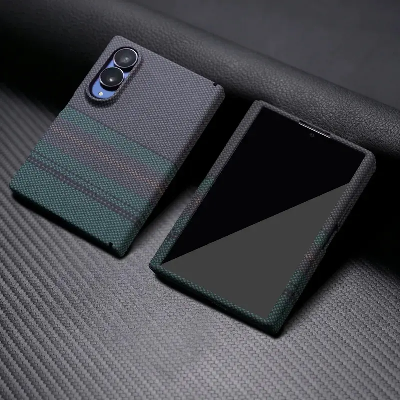 For the Z Fold 8/8 Ultra/7 carbon fibre-patterned phone case, compatible with MagSafe, comes with a tempered glass screen protector