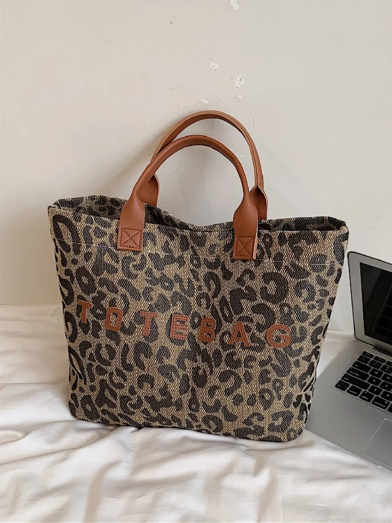 Vintage Leopard Print Tote Bag for Women, Large Capacity Letter Decoration, Versatile Lightweight Daily Casual Handbag