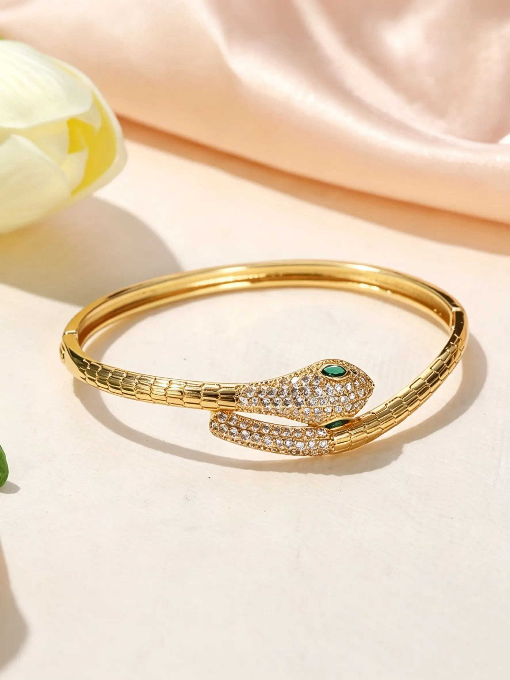 Elegant Snake Design Copper Zircon Clasp Bracelet for Women, Minimalist Versatile Hand Jewelry, Luxurious High-End Accessory