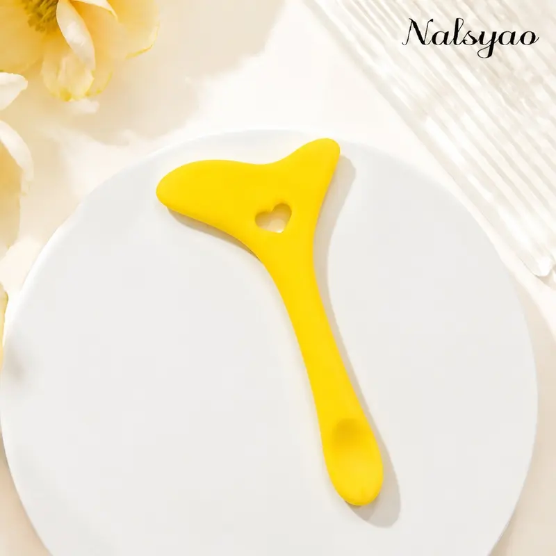 1Pcs Heart-Hollowed Silicone Eyelash Guard, No More Mascara Stains on Eyelids, Keeps Makeup Clean and Neat Effortlessly