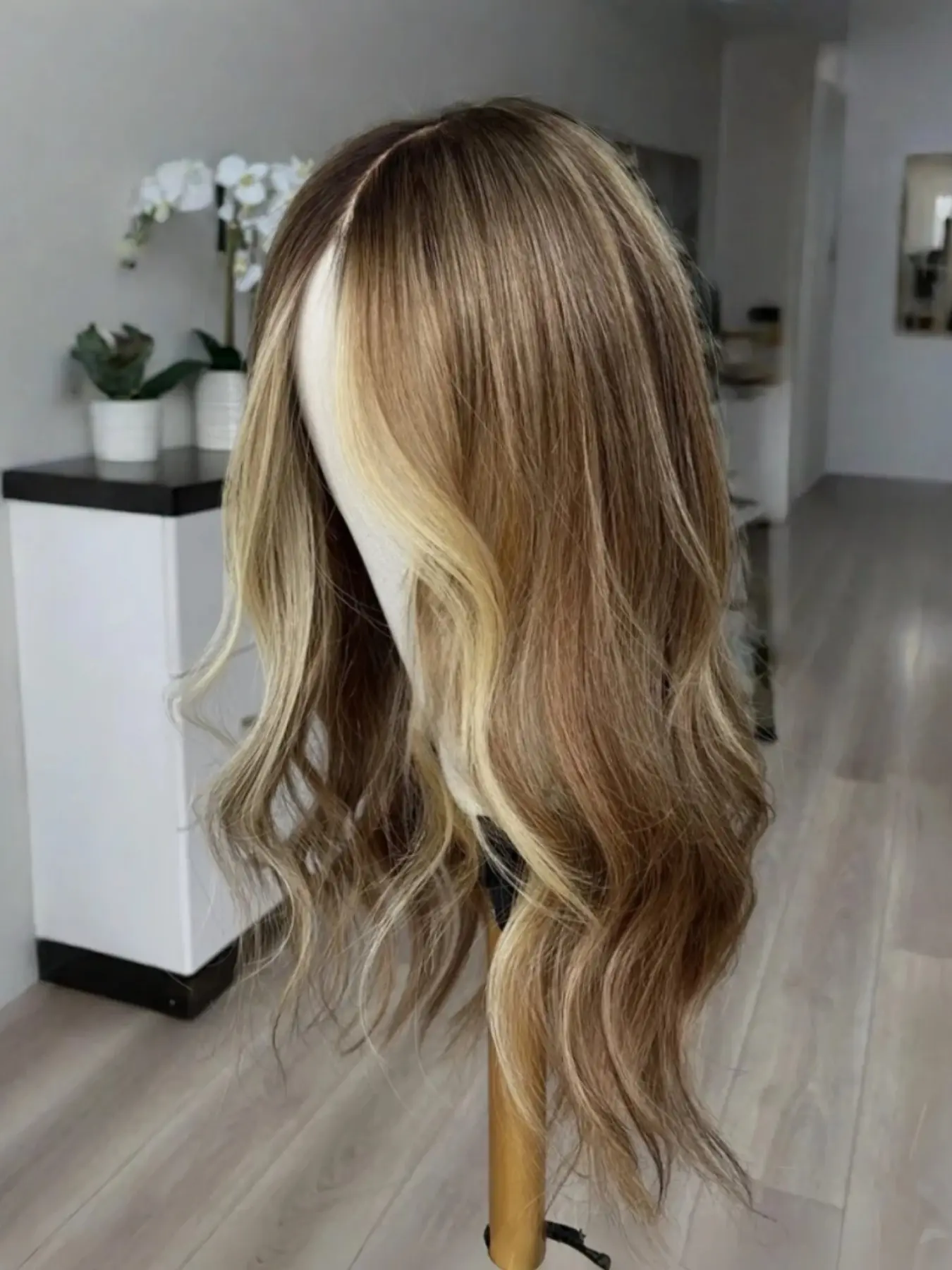 13x4 Front Lace Women's Wig, 14 Inch Glitter Big Curl Style, Human Hair Curly, 150 Density High-Quality Human Hair, Soft and Smooth, Pre-Trimmed