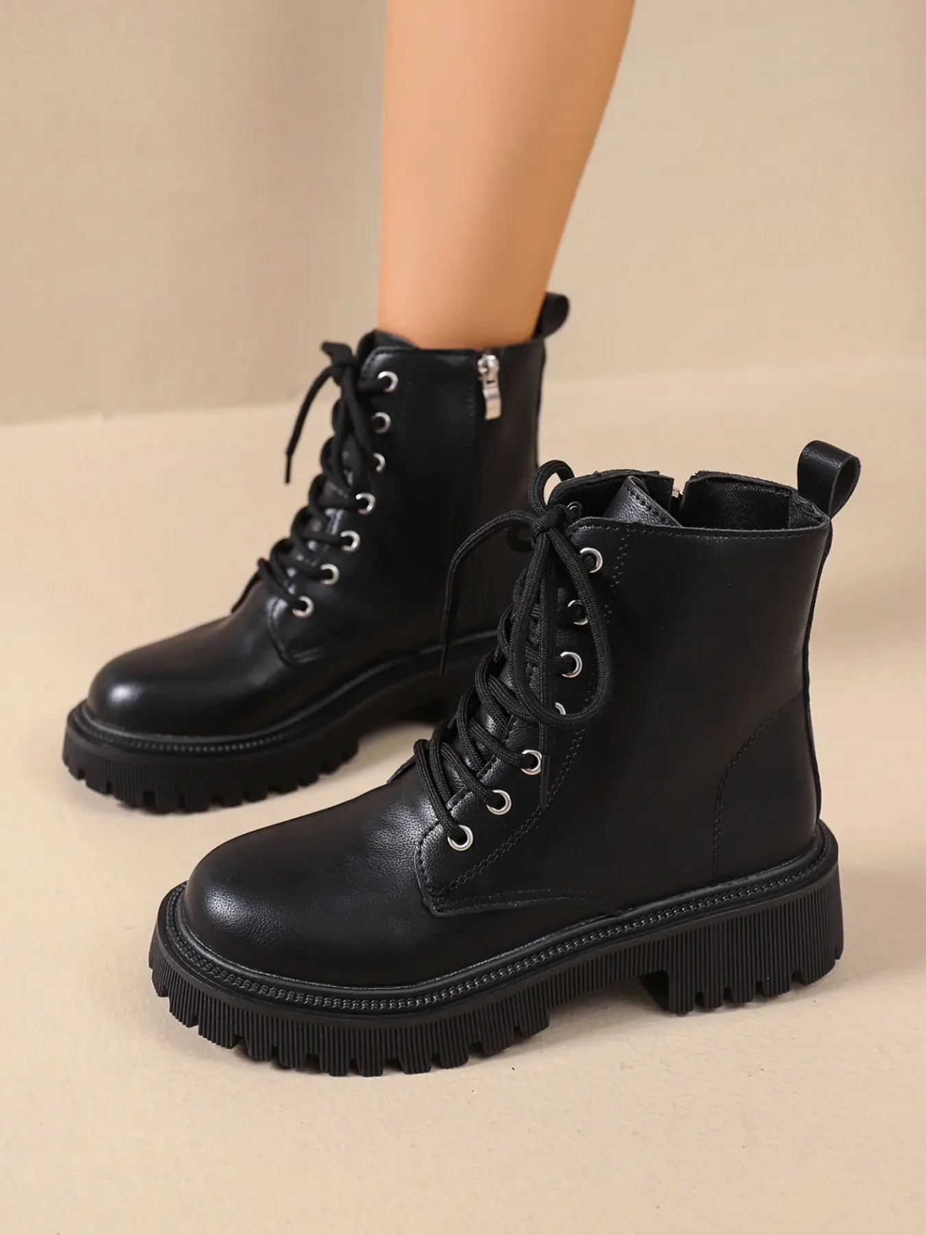 Women's Classic Short Boots for Spring and Fall, Vintage British Style Round Toe Thick Sole, Versatile Fashion, Lace-Up Design