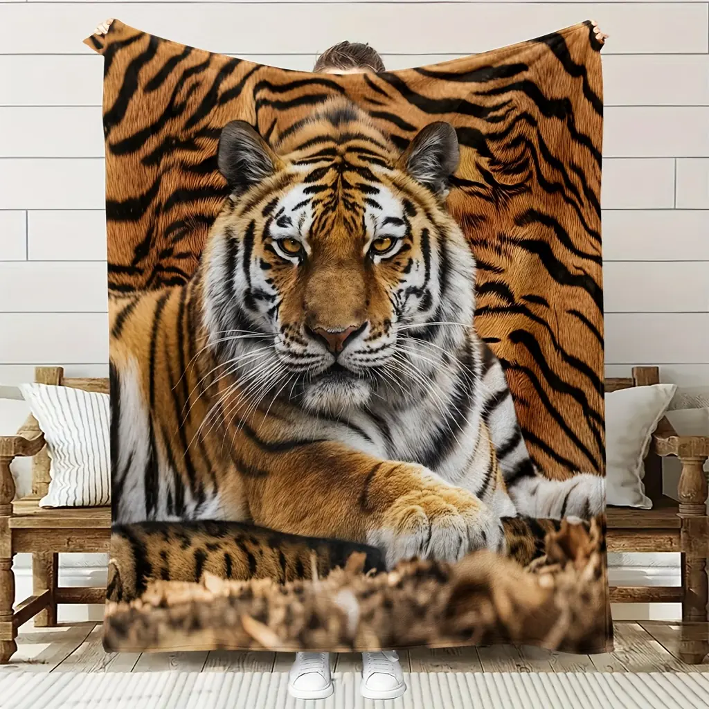 Modern Tiger Print Fleece Throw Blanket - 100% Polyester, Soft, Breathable, High-Definition Digital Pattern, All-Seasons Casual Animal Blanket, Machine Washable, Ideal for Sofa, Bed, Gifting, Animals
