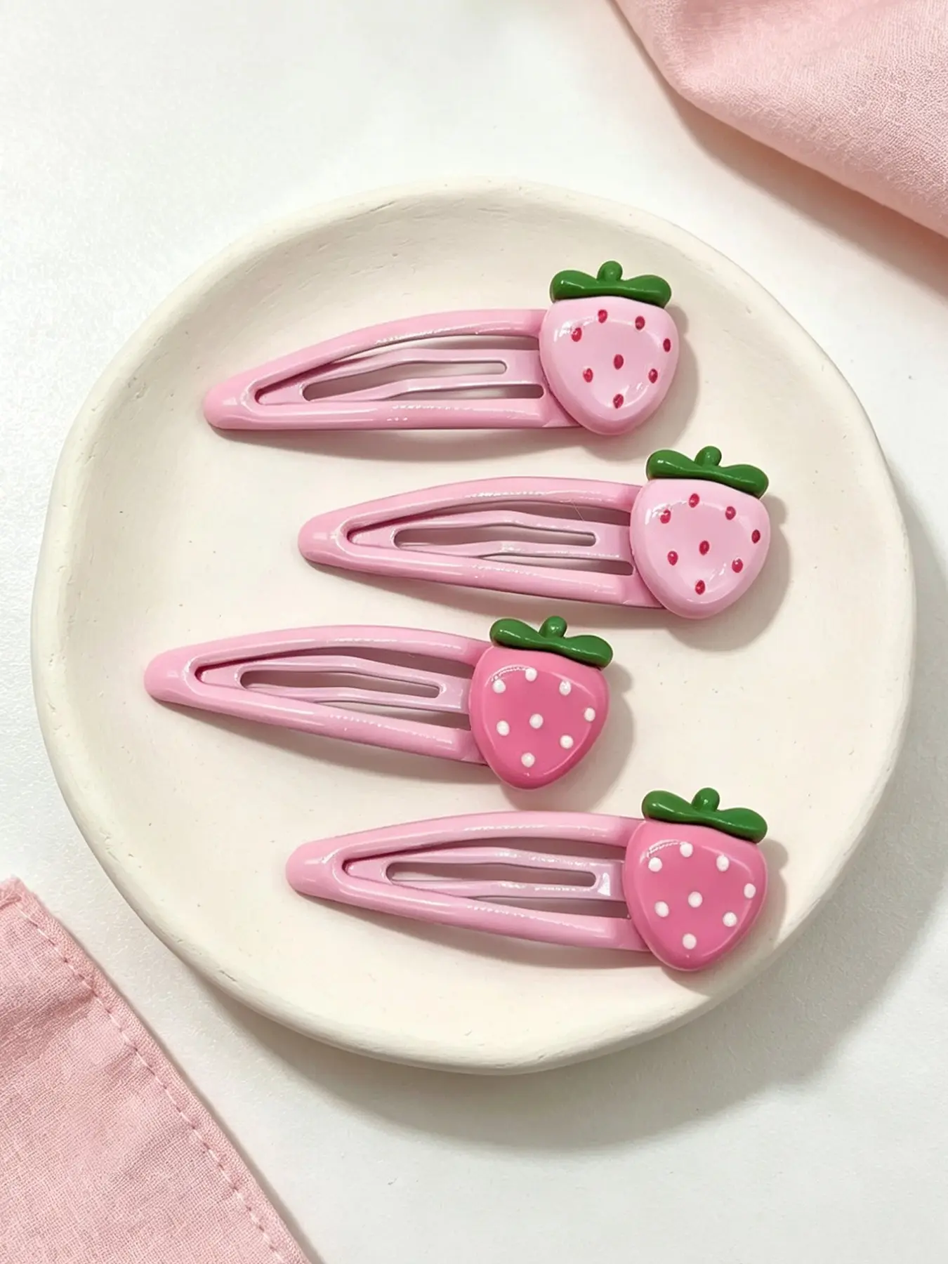 4pcs Sweet Strawberry Bb Clips, Cute Side Bang Hair Clips, Fresh & Lovely Design, Perfect for Girls' Hairstyles, Stylish Hair Accessories
