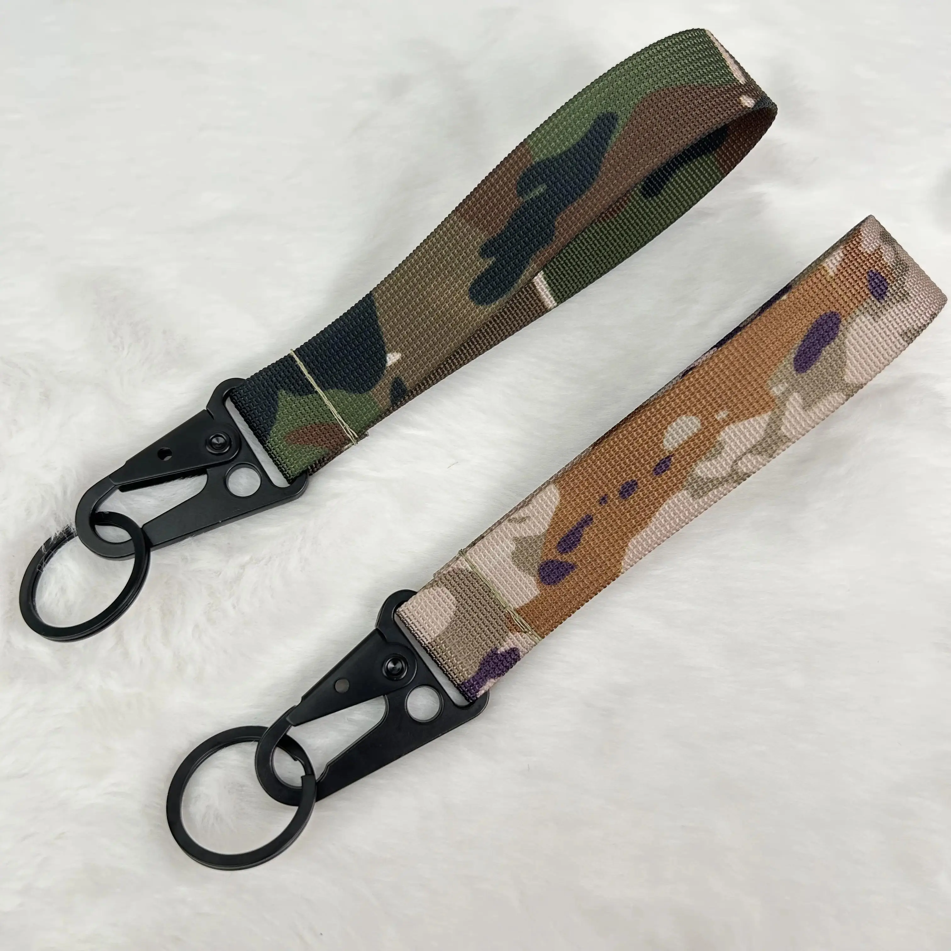 Camouflage Hardware Eagle Mouth Buckle Keychain Clip Carabiner - Multi-purpose Leash Accessory for Outdoor Climbing, Everyday Leisure Keychains
