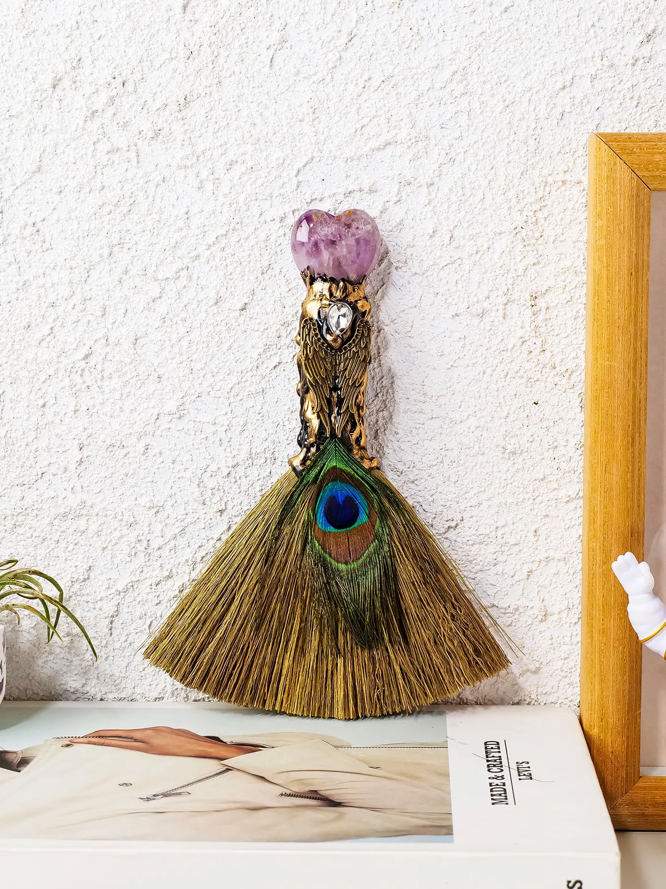 Natural Heart-Shaped Crystal Peacock Feather Mini Witch Broom, Witchcraft Altar Cleaning Broom, Spiritual Decoration Pendant, Crystal Decorative Ornaments