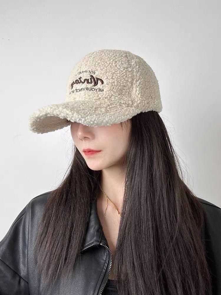 Women's Lamb Wool Baseball Cap 2025 New Autumn Winter Fashionable Warm Thickened Duckbill Cap that Makes the Face Look Smaller Plush Hat