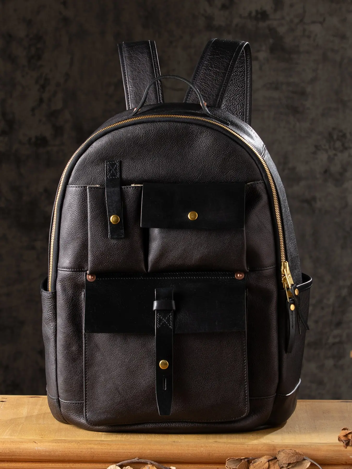 Men's Vintage Leather Backpack, Large Capacity Business Bag, Laptop Travel Bookbag, Plant-Tanned Top Grain Cowhide, Outdoor Adventure Gear