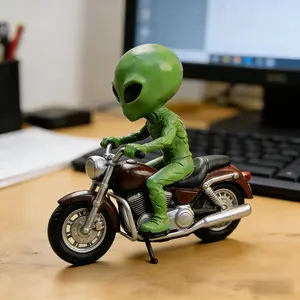 Garden Gnome Outdoor Statue, Fun Alien Resin Desktop Decor, Perfect for Home or Garden Decoration, Unique and Playful Design