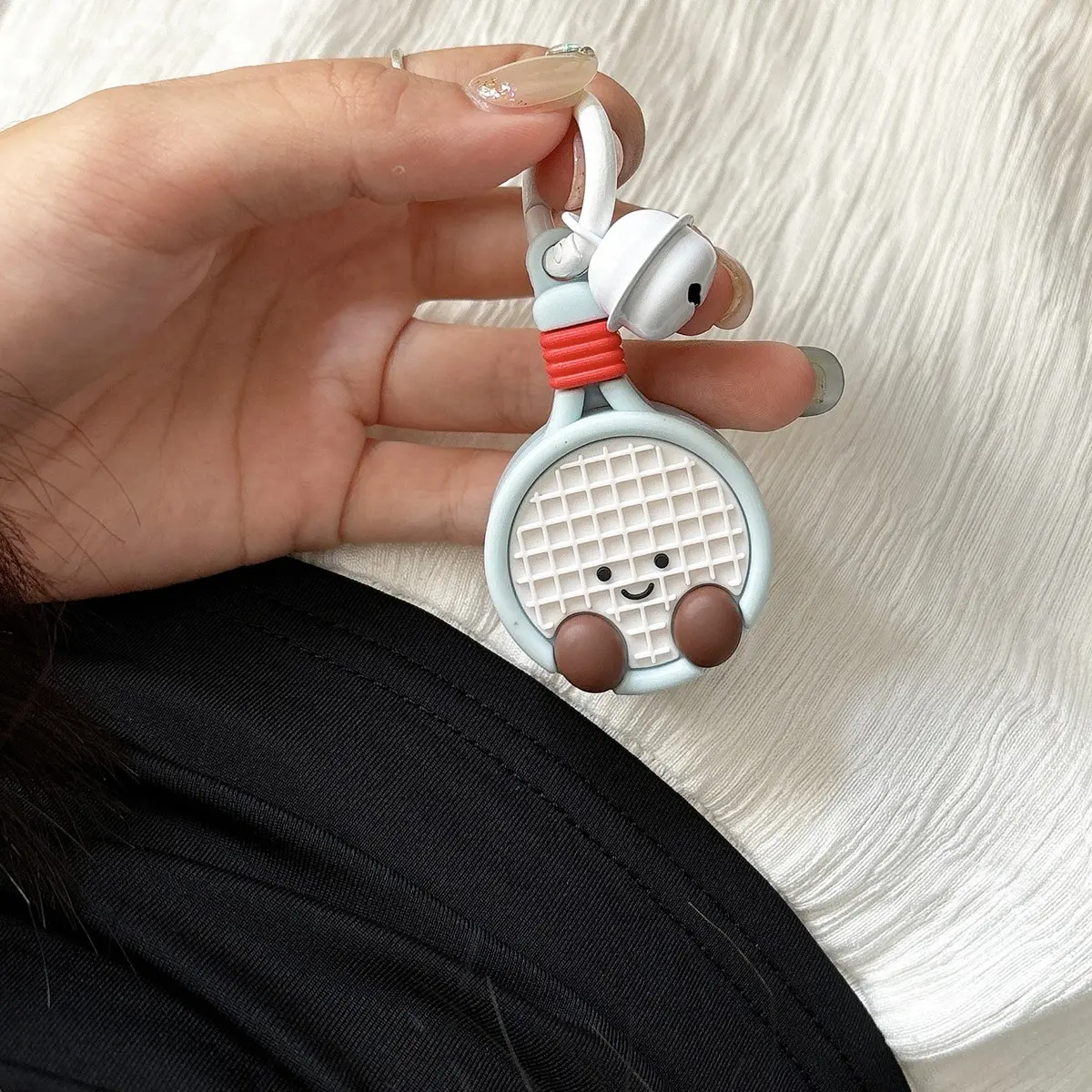 Creative Tennis Racket Emoji Bell Airtag Case, Anti-Lost Keychain, Pet Cat Dog Protector, Durable Fashion, Perfect Fit for Airtag