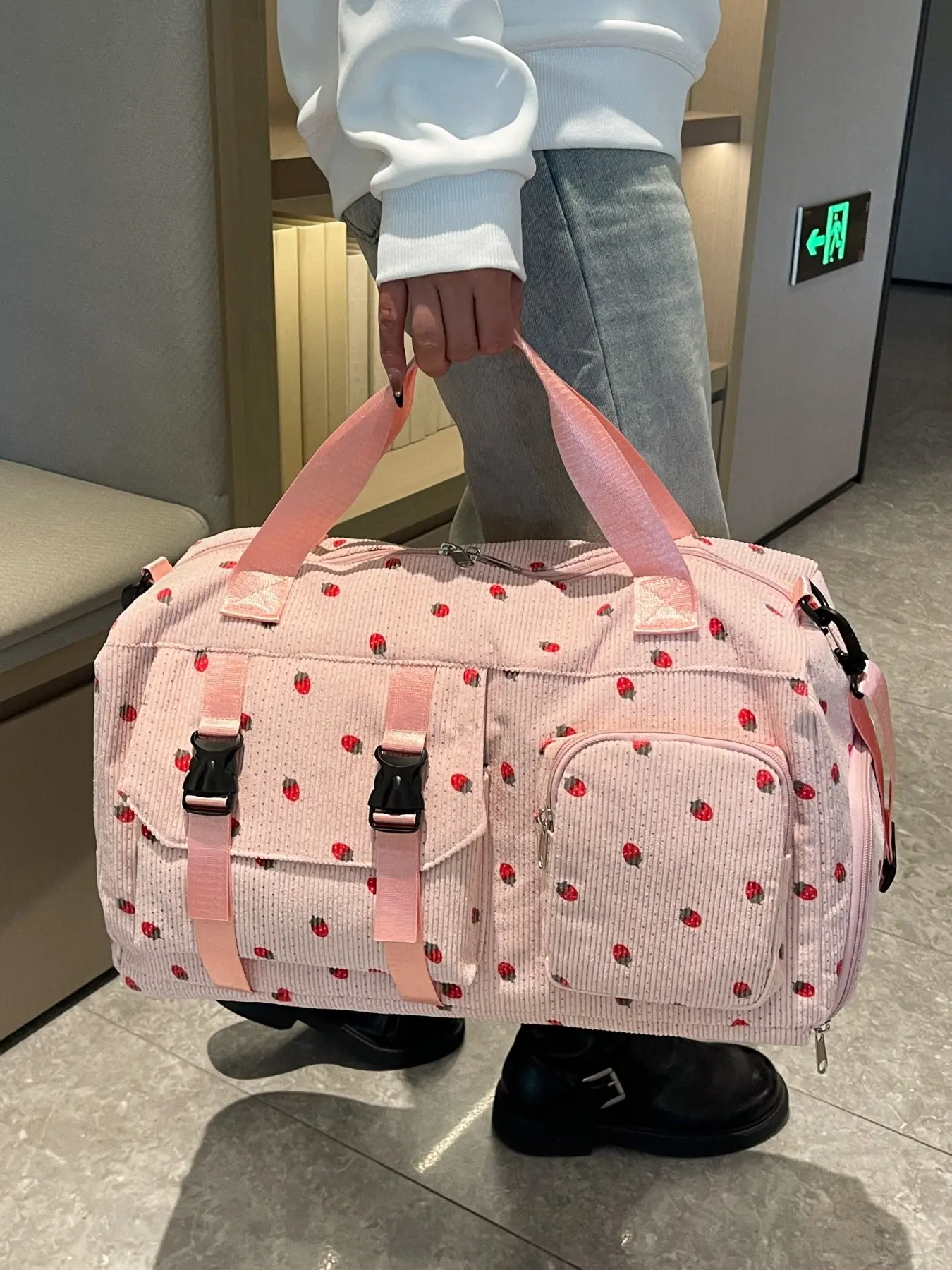 2026 Summer New Cute Strawberry Print Travel Carryall Bag, Multifunctional Travel Bag, Large Capacity Dry Wet Separated Fitness Bag, Handheld Crossbody Storage Luggage Bag