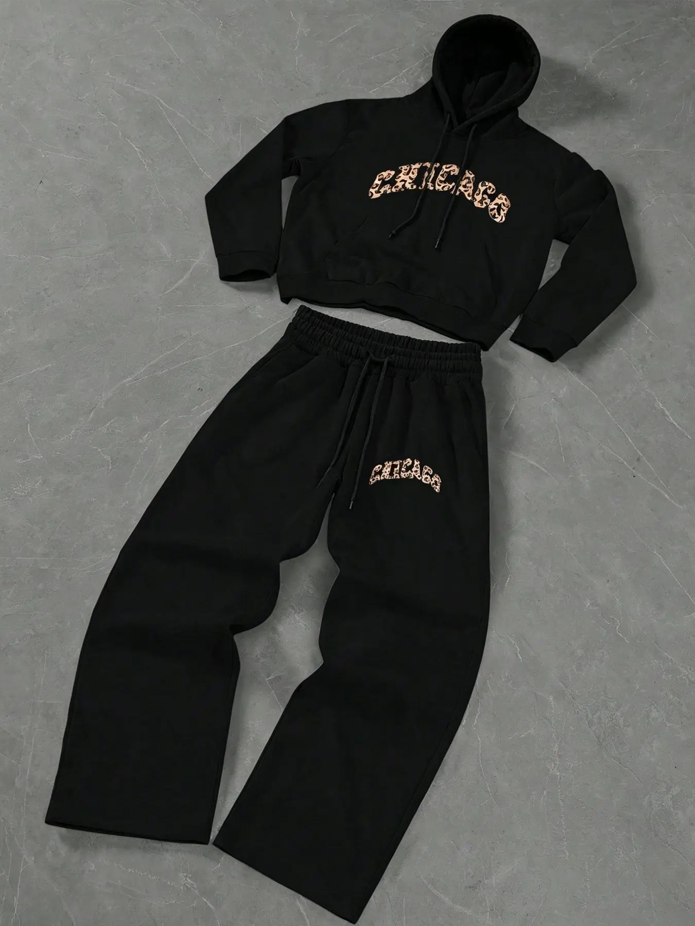Men Leopard Print CHICAGO Letter 2 Piece Tracksuit Cropped Hoodie Wide Leg Sweatpants Vintage Streetwear Matching Outfit Set