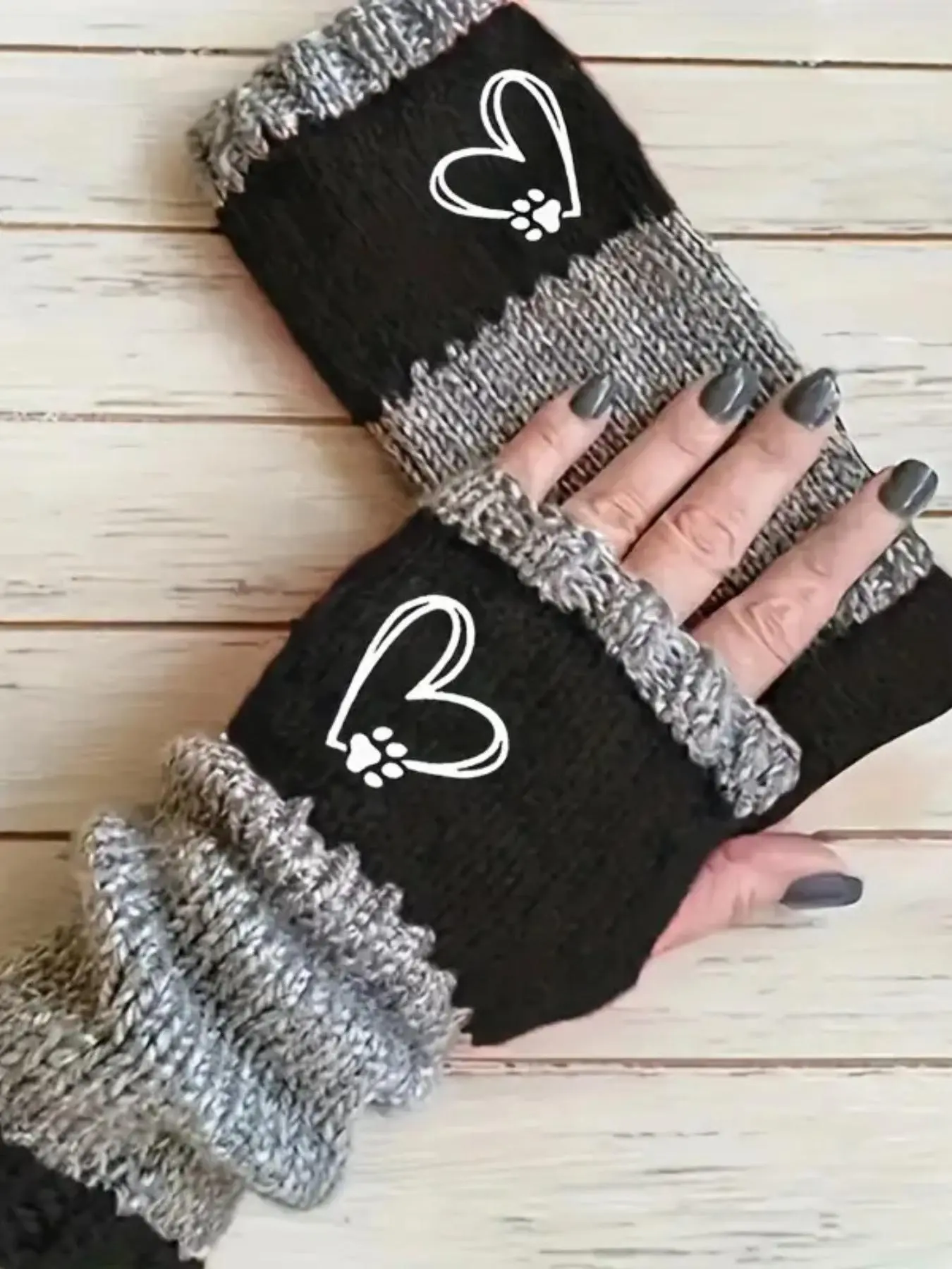 Women's Winter Warm Gloves, Heart and Claw Embroidery, Non-Slip Touchscreen, Cold Weather Gear, Fashionable and Durable