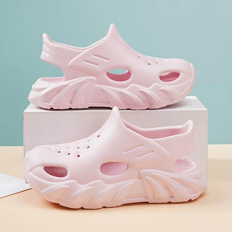 New summer breathable soft-soled boys' outdoor casual sports shoes, slip-resistant and durable, suitable for older children as beach flip-flops