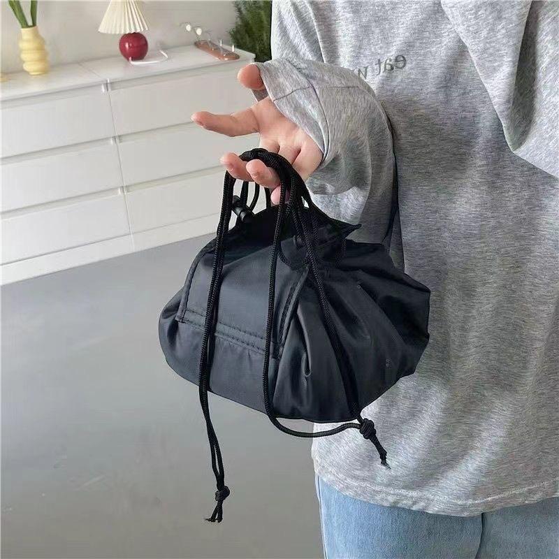 Portable Makeup Bag, Makeup Organizer Pouch, Large Capacity Drawstring Travel Toiletry Pouch, Stylish and Easy To Use Storage Solution