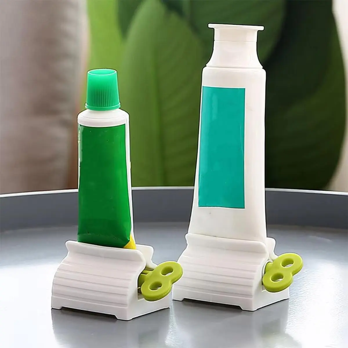 1-Pack Rotating Toothpaste Tube Dispenser – Zero-Waste Manual Squeezer for Toothpaste, Creams, and Cosmetics; Durable, Stylish Bathroom Organizer with Colorful Cap