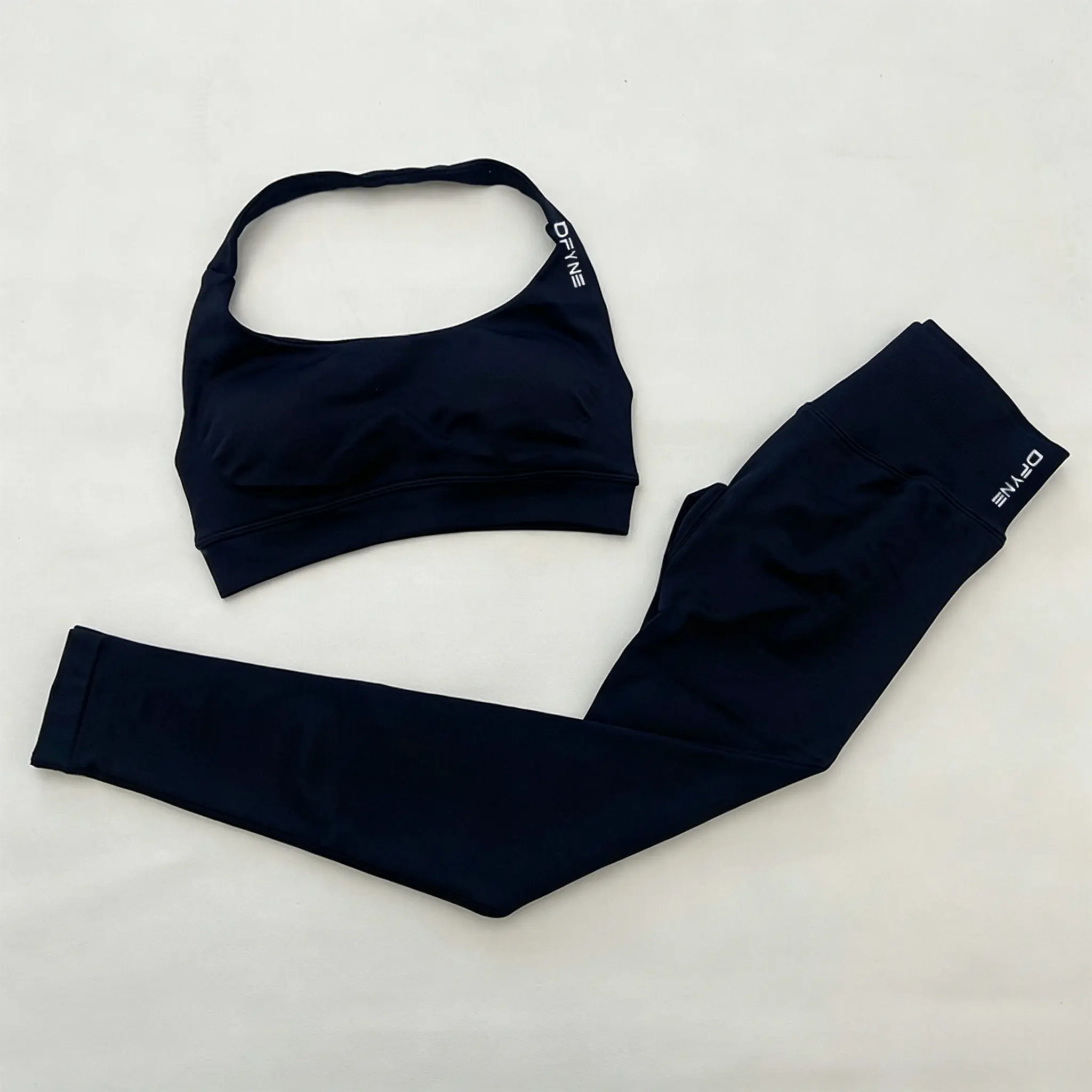 DFYNE Halter Neck Sports Bra with Padding & High-Waisted Peach Butt Lifting Leggings, Yoga & Fitness Set