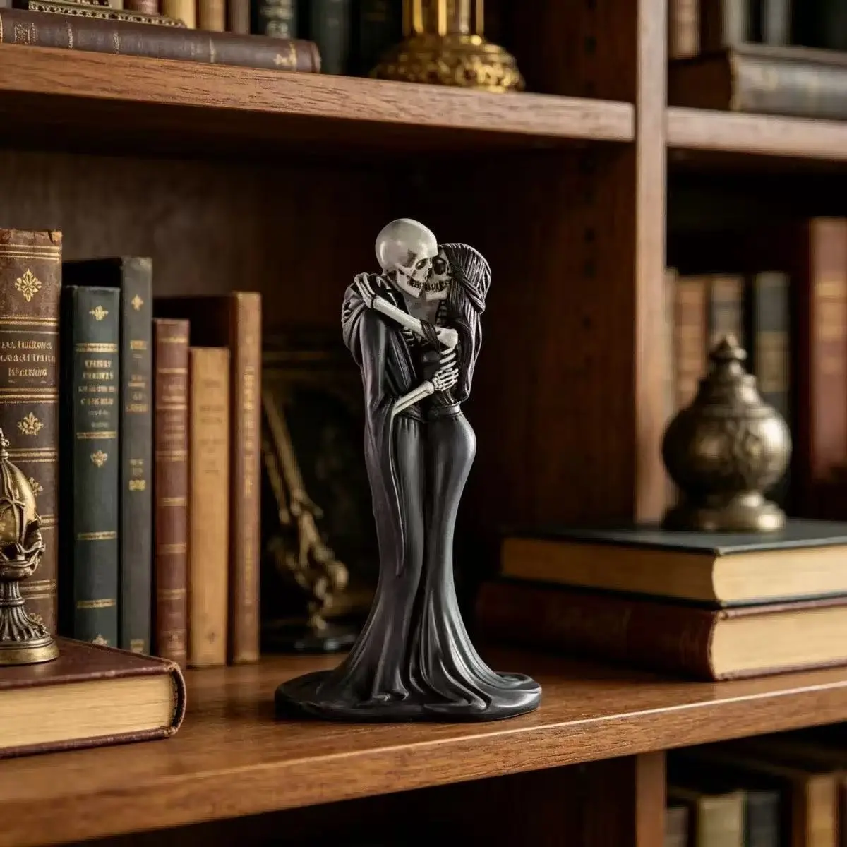 Gothic Resin Statue Couple Hug, Halloween Romantic Decoration, Dark Style Desktop Home Party Festival Gift, Eternal Love Sculpture