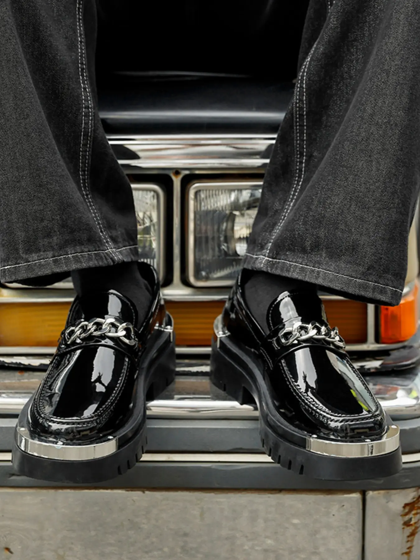 Men's Mirror Finish Leather Loafers, Thick Sole with Metal Chain Decor, Anti-Slip Business Casual Shoes, High-End Gear Bottom Design Footwear