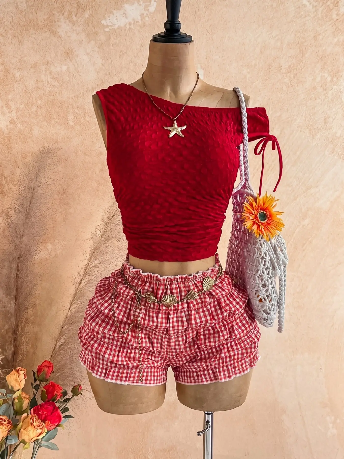 Ladies' red textured sloping shoulder drawstring short top+red and white checkered shorts set, beach vacation retro cake layer shorts spicy girl two-piece set, sweet and spicy girl style - bubble texture+single-sided drawstring tie for dating, daily wear