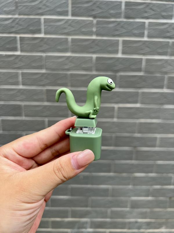 2025 Christmas Gift Lizard Button Keychain with Rechargeable LED Light &Realistic Croak-Color-Changing Fun Toy for Kids & Adults,TikTokShopBlackFriday girl  room  accessories i̇phone  16  pro  cases