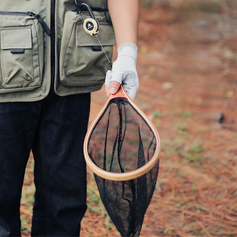 Outdoor 3-in-1 Retractable Keychain with Steel Wire – Carabiner, Magnetic Lock, Multi-Purpose for Hiking, Camping, Fishing & Commuting