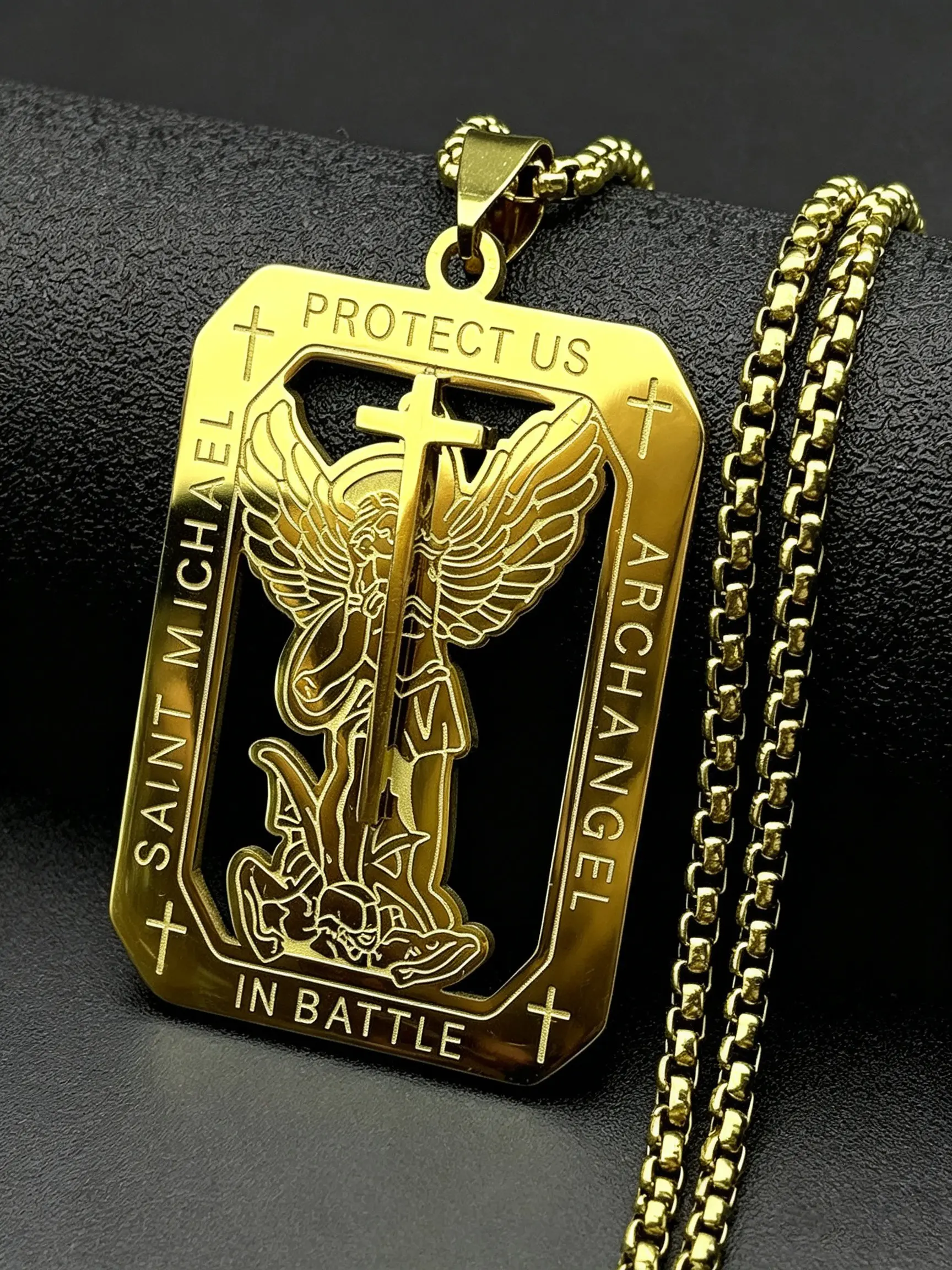 Archangel St.Michael Protect Us Medal Cross Pendant Necklace for Women Men Stainless Steel Saint Michael Amulet Chain Jewelry
