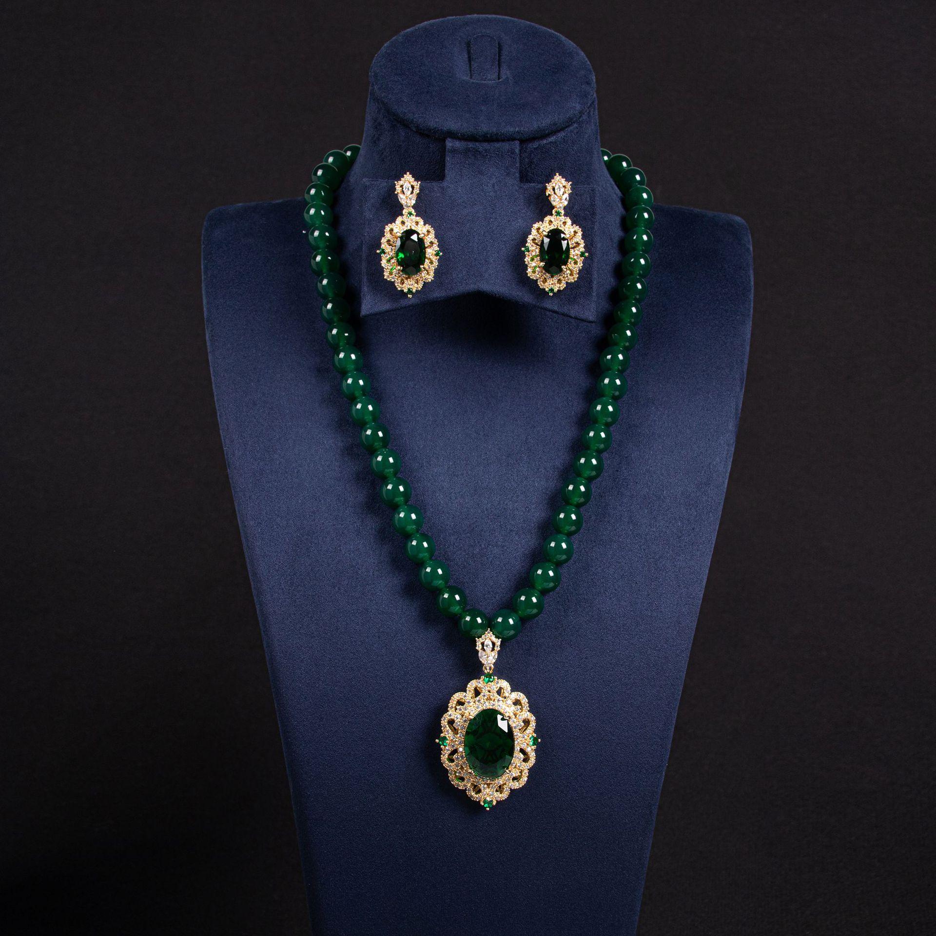 Luxurious Emerald Beaded Agate Necklace with Zircon Inlay and Earrings Set for Women, Versatile Niche Jewelry