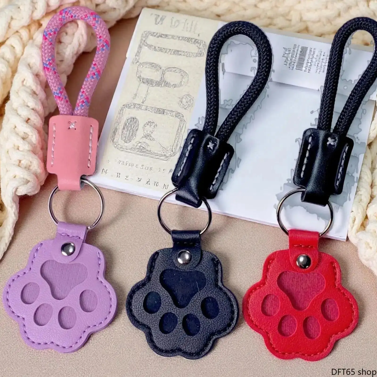 Soft Leather Paw Shaped Hollow Storage Key Ring Detachable Split Loop Dust Proof Inner Compartment For Dog Cat Owners Keep Pet Fur Remains Portable Gentle Memorial Sympathy Gift Decorative Carry Charm
