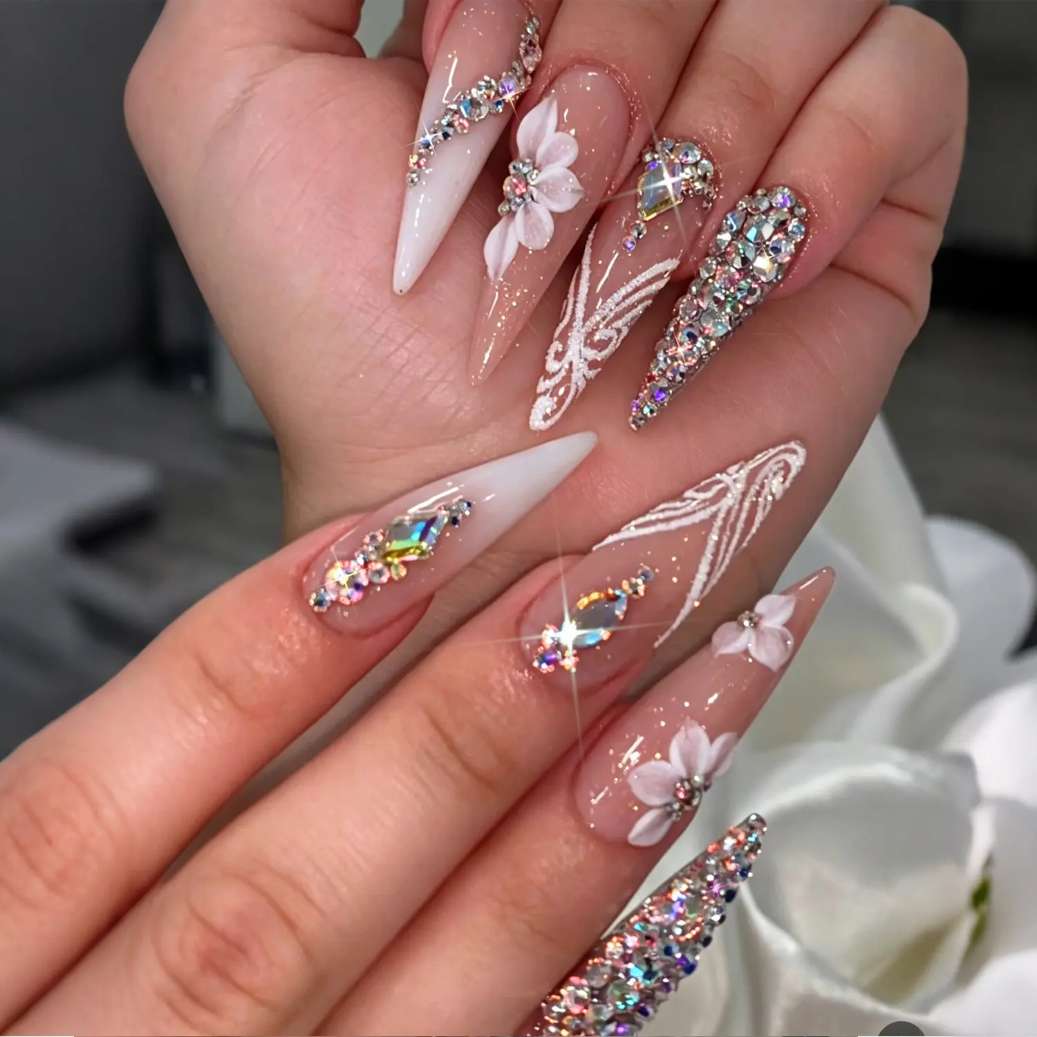 Handmade Press-On Nails with Rhinestones & Lace, Luxury Nude Pink Ombre Design, Medium Stiletto, 24 Pcs Set, Hand Nails, Luxury Look, Medium Size, 24Pcs