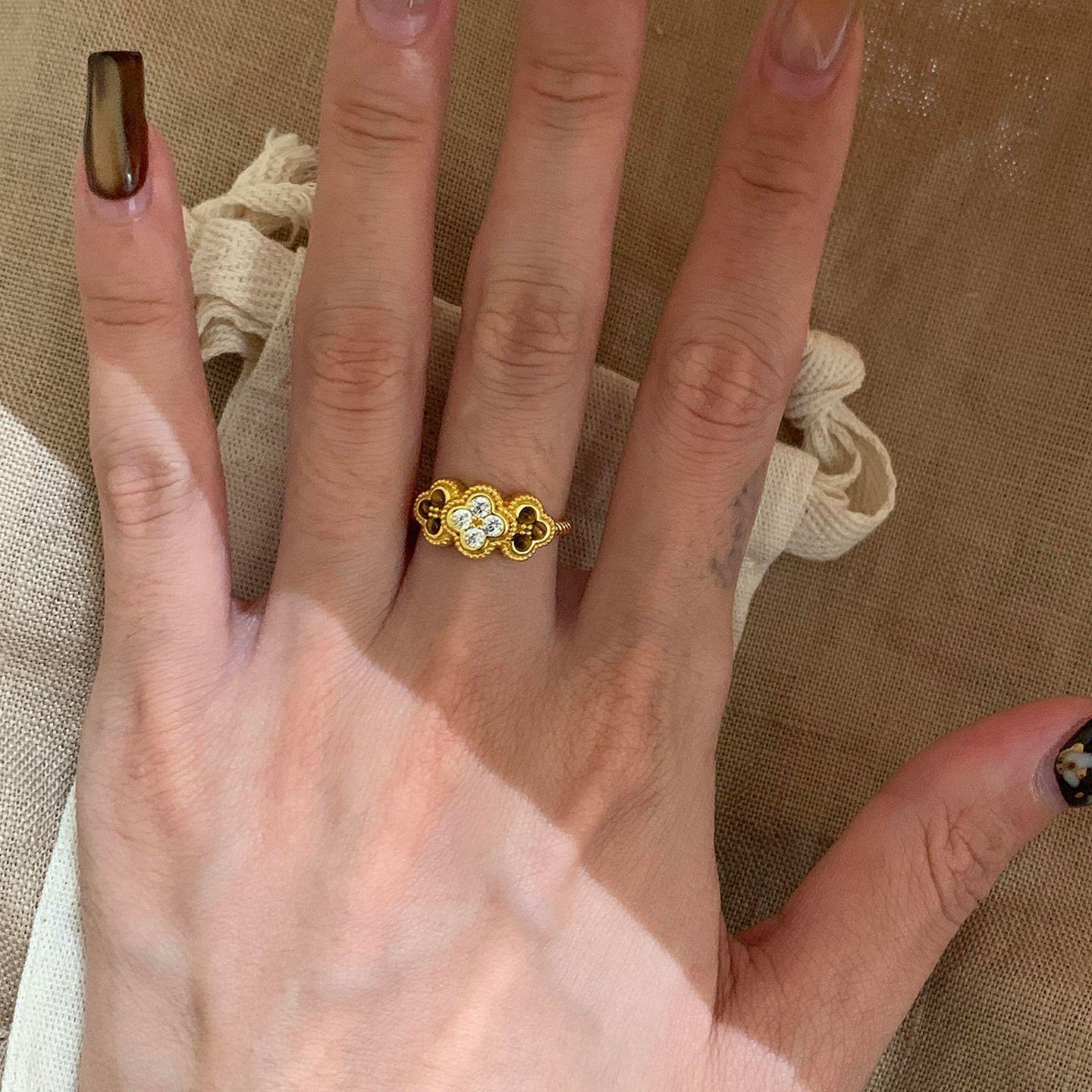 Vintage Flashy Amber Four-Leaf Flower Ring for Women, European and American Style, Elegant and Versatile, Exquisite Open-Ended Index Finger Ring, Gift