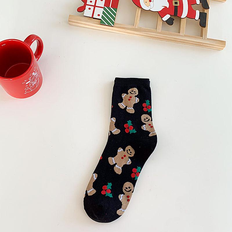 4pack Christmas stockings - Men's and women's mid-calf socks with cute cartoon designs, trendy long socks for Instagram.
