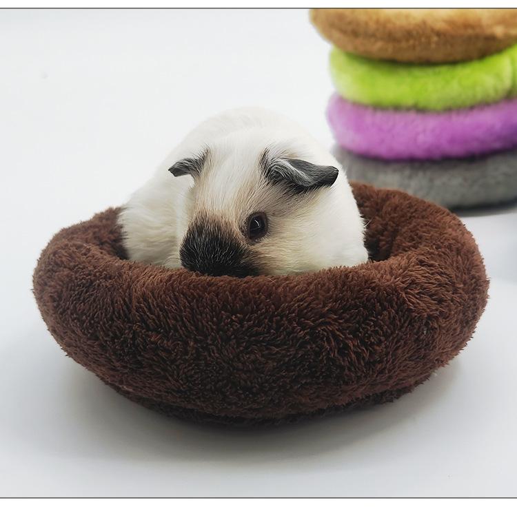 Macaron-style sleeping nest pad, suitable for hamsters, sugar gliders, squirrels, guinea pigs, dwarf rabbits, hedgehogs, etc.Made of comfortable material, available in sizes 7.87 inches and 5.51 inches.
