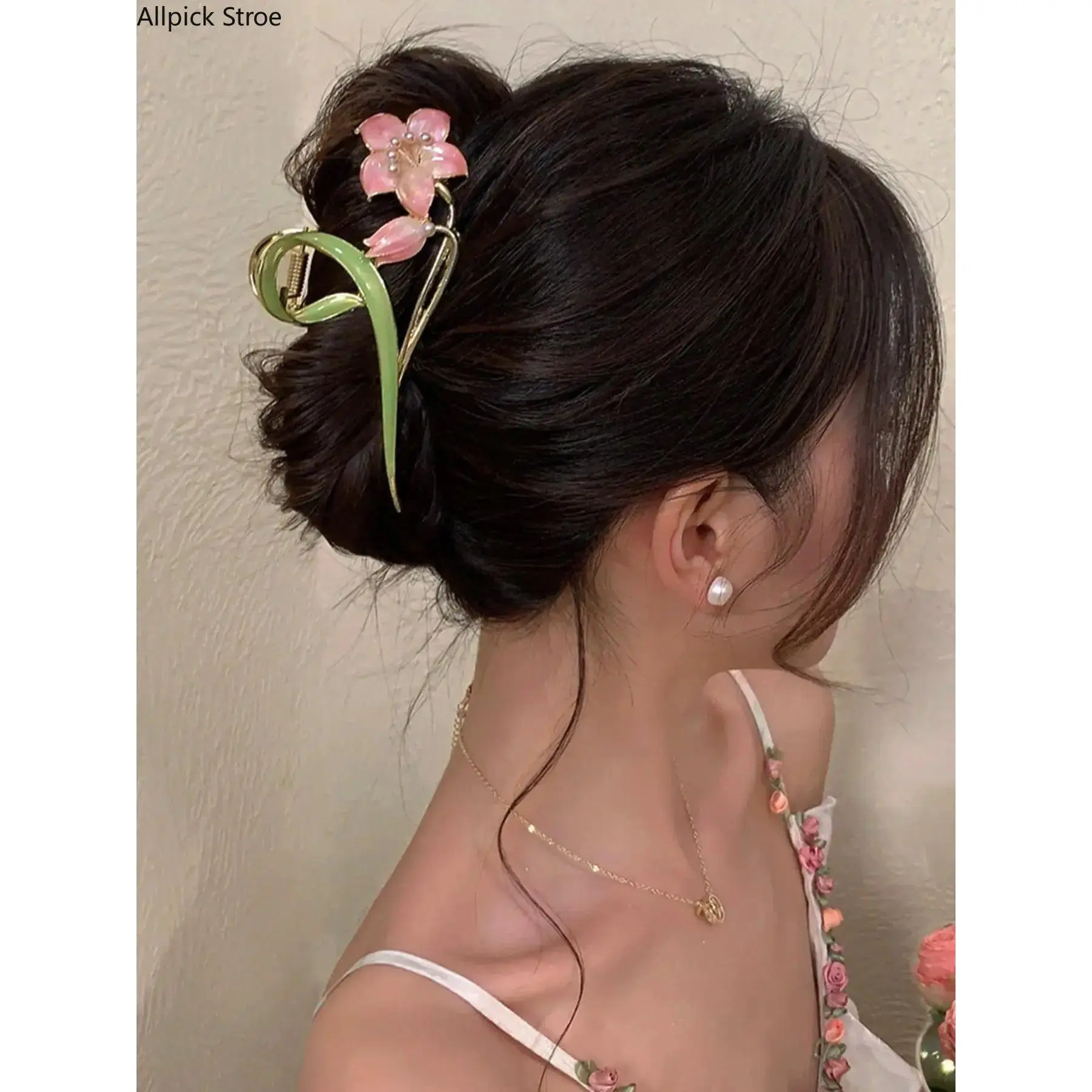 Mother's Day Gift Large Hand-Painted Pearl Lily Flower Metal Hair Claw for Updos, Enamel Hair Accessory Perfect for Daily Wear and Travel, Stylish Floral Hair Clip Hairpin, Hair Bun Accessories, Metal Hair Clips, Hair Decor