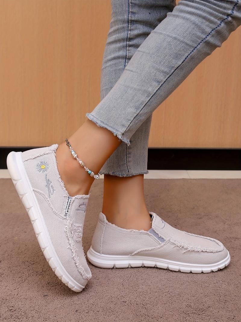 Men'S And Women'S Casual Loafers with Floral Embroidery- Made of Soft Fabrics, Featuring Non- Slip Rubber Soles, Lightweight And Comfortable for All Seasons. Casual Footwear |   Floral Embroidered Shoes |   Rubber- Soled Shoes