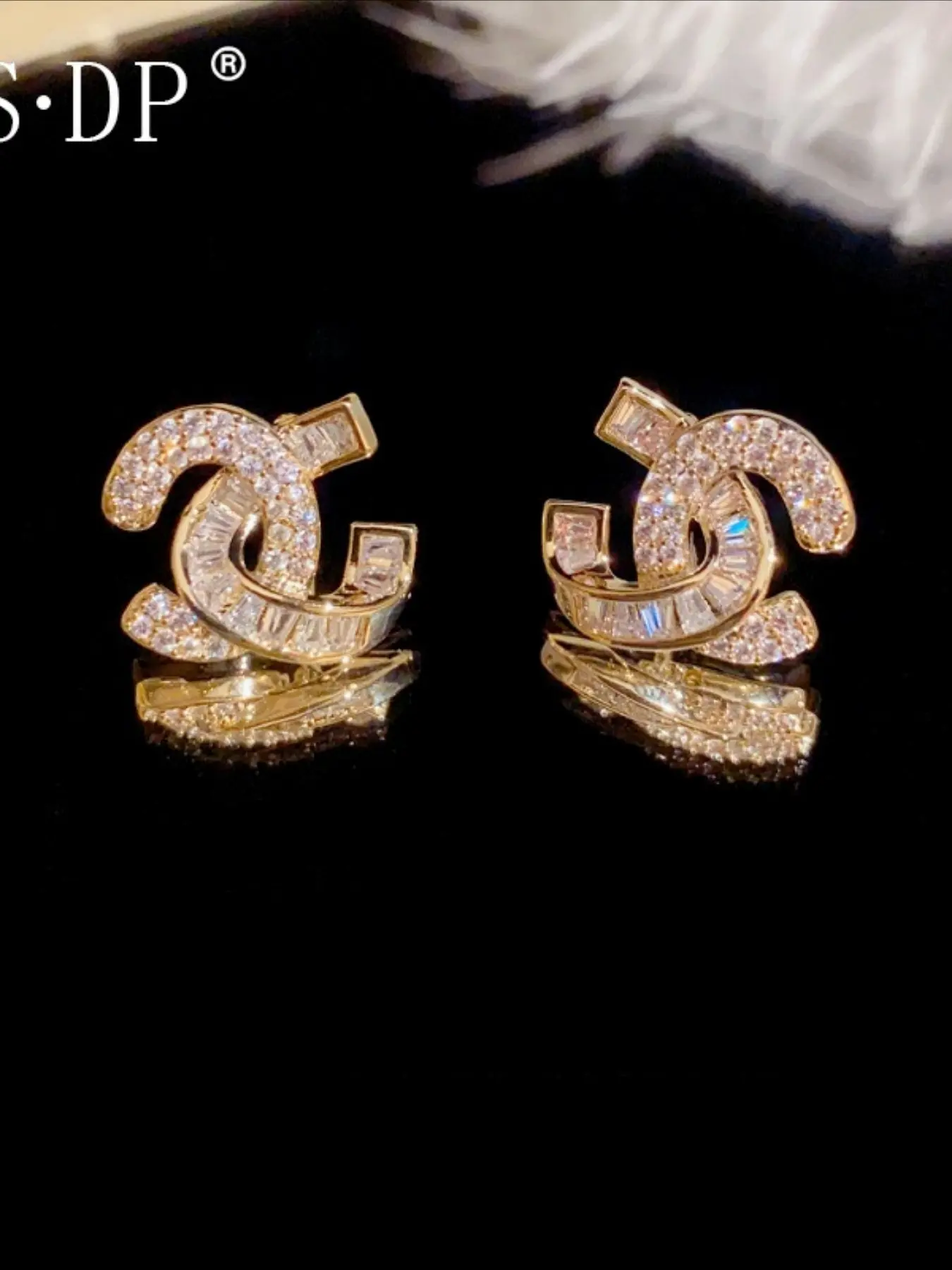 Korean version of simple female stud earrings jewelry, real gold electroplated copper needles, slightly inlaid with zircon, Shining Earrings