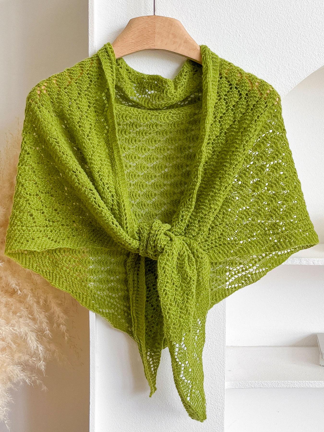 Elegant Women's Plain Triangle Shawl, Soft Comfortable Fashion Accessory, All-Season Wear, Versatile Daily Use, Stylish Casual Wrap