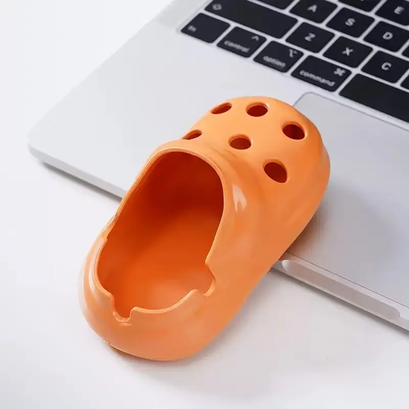 New Creative Holey Shoe Ashtray, Office Home Living Room Desktop Ashtray, Trendy Influencer Holey Shoe Fly-Proof Ashtray
