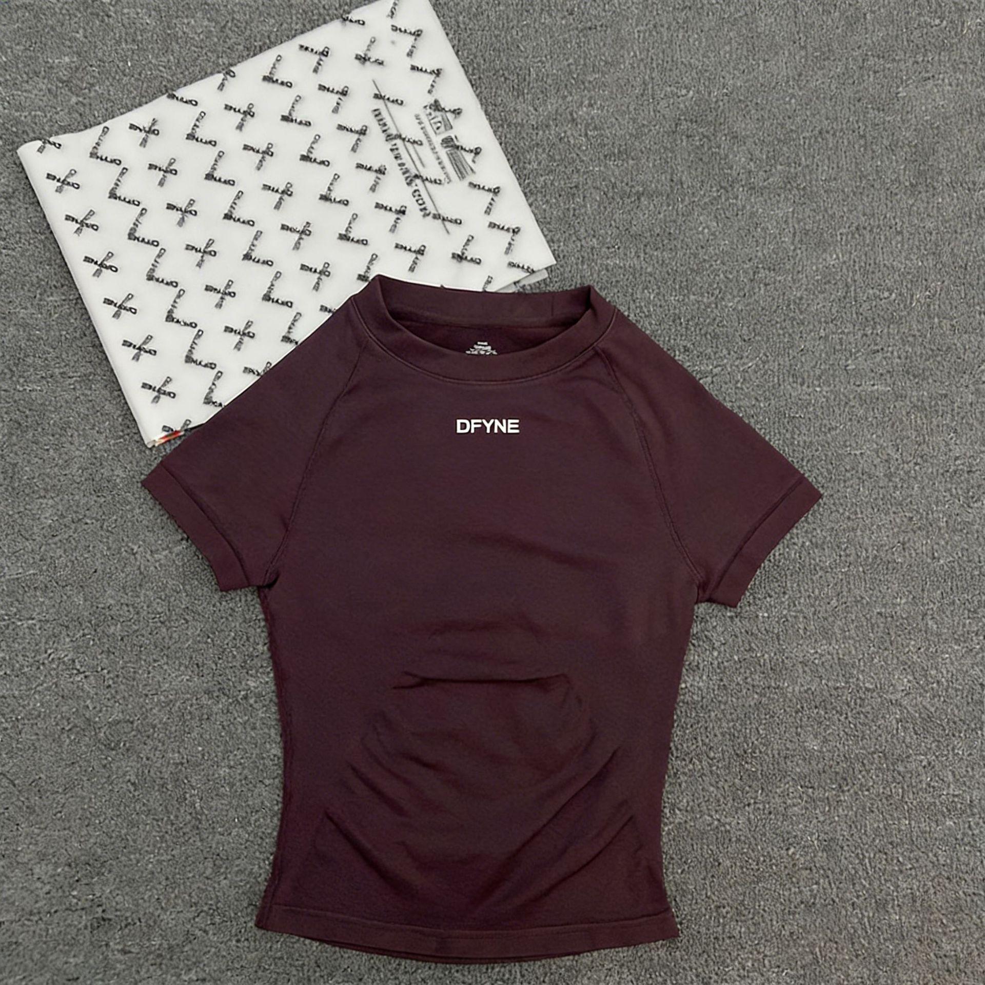 Say goodbye to stuffiness💦 DFYNE Seamless Knit Quick-Drying T-Shirt, making you love sweaty workout clothes