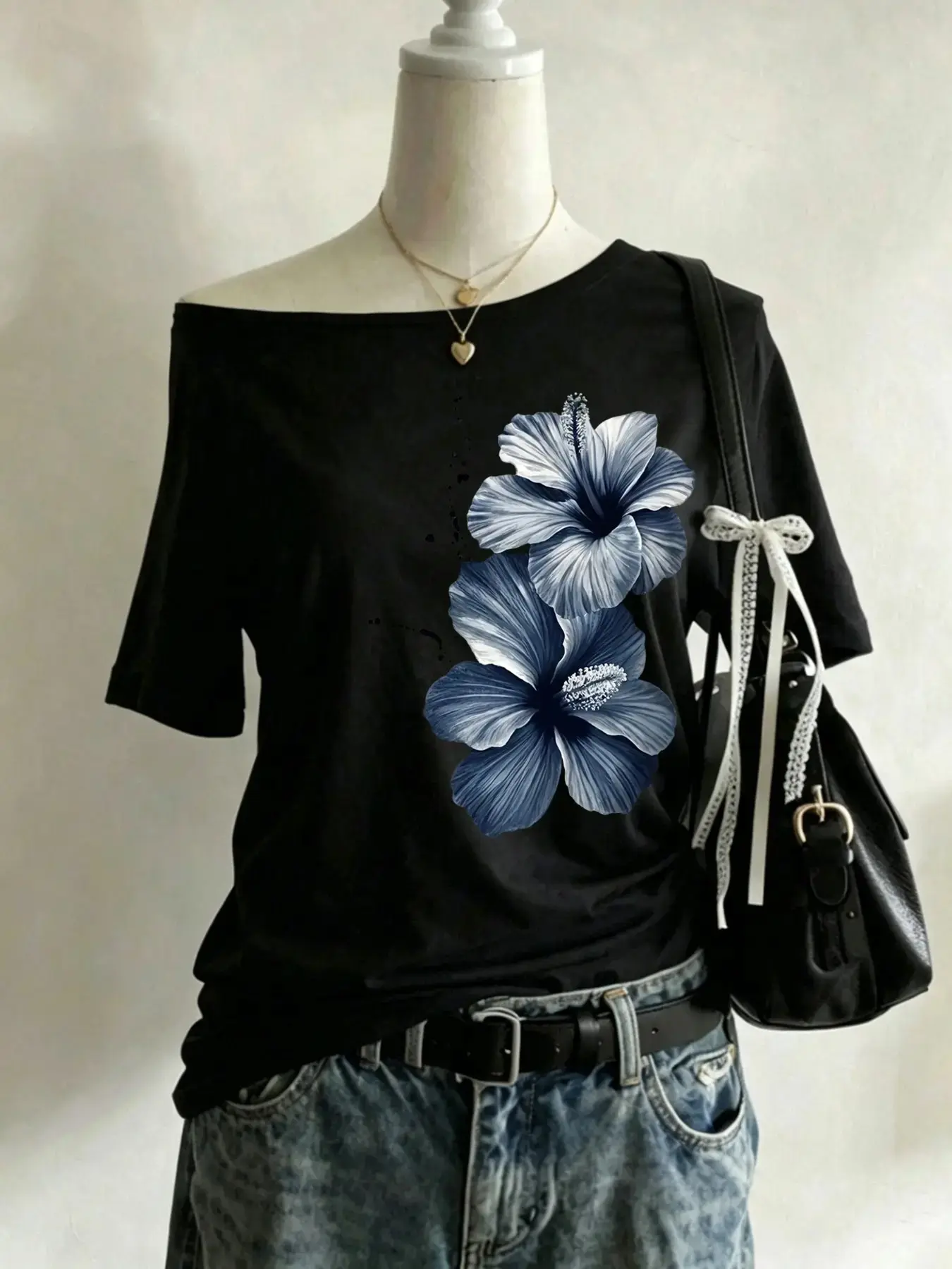 Women's One-Shoulder Floral Print Cutout Casual Fit Hollow Off-Shoulder T-Shirt, Loose Short Sleeve Top, Casual Chic Y2K Street Style, Summer Daily Wear, Print Tee Shirt