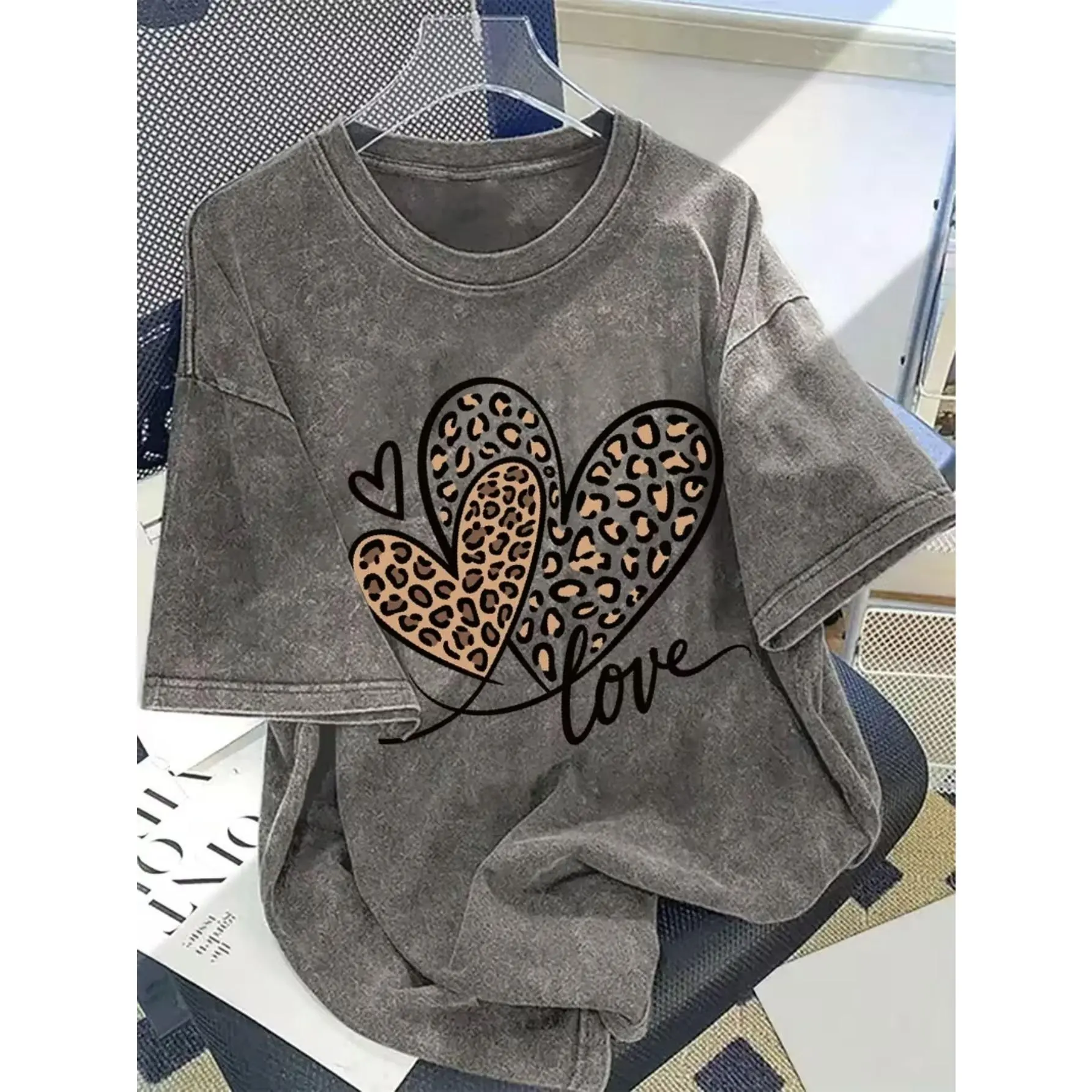 Men's Plus Size 0-5XL Vintage Washed T-Shirt - Oversized Retro Streetwear Tee with Leopard Print & Love Heart Graphic, Loose Fit Crew Neck Short Sleeve Top, Machine Washable Suitable for Daily Wear, Dating, Valentine's Gift, PLUS SIZE Unisex