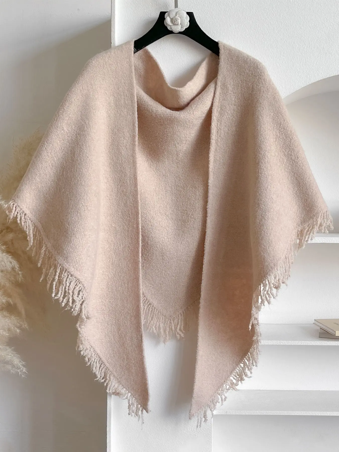 Women's Knit Plain Triangle Shawl, Soft and Comfortable, Casual Fitted Design, All-Season Fashion Accessory, Daily Wear Essential, Knitted Shawl