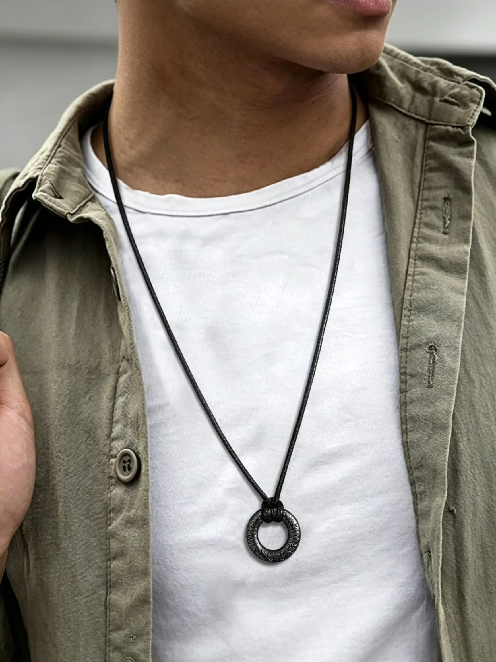 A Black Rune Letter Circle Pendant Necklace for Men and Women: Minimalist, Niche, Fashionable, Cool, Everyday, Commute-Friendly, Versatile, Street Style