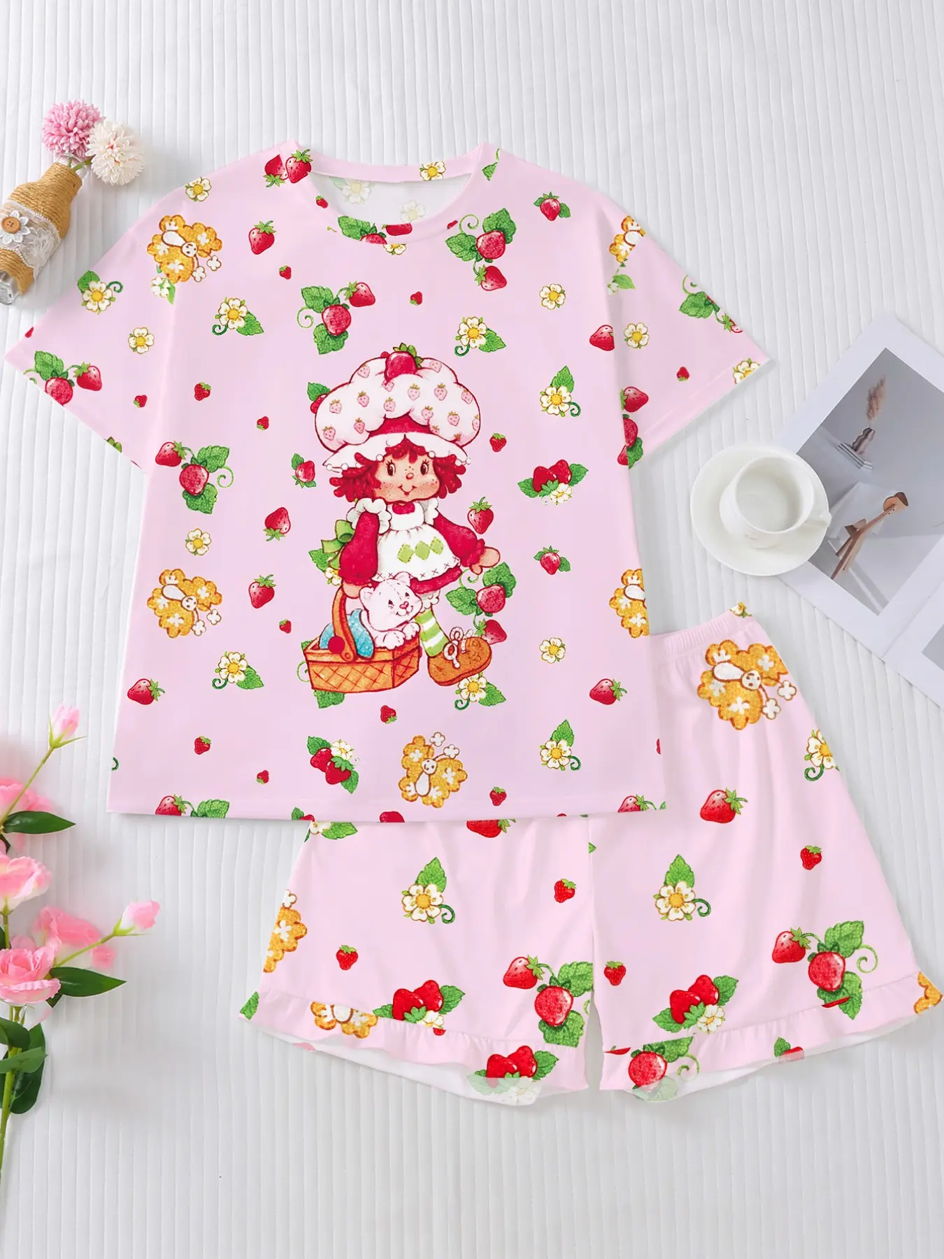 Women's Cartoon Strawberry Pajama Set, Short Sleeve Round Neck Top, Elastic Waist Shorts, Elegant Comfortable Sleepwear for All Seasons
