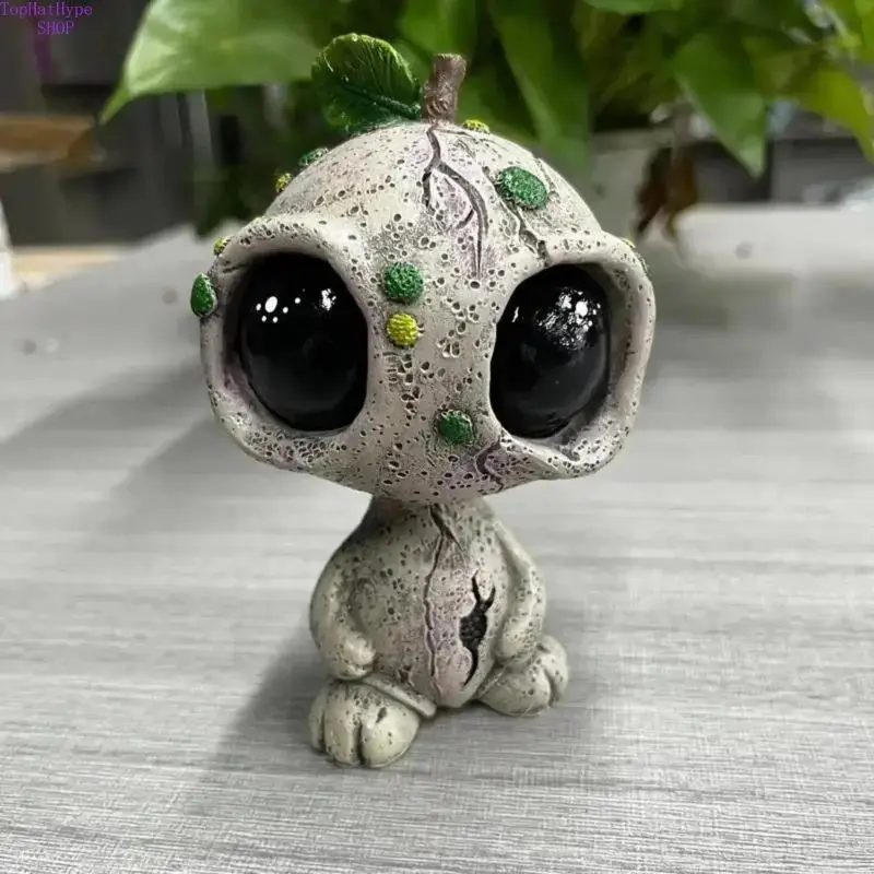 Big Eye Alien Figurine - Resin Desk Ornament, Alien Spirit Decoration, Quirky Room Accessory, Fun Holiday Gift for Oddity Lovers, Tetherball Lawn Game Accessory