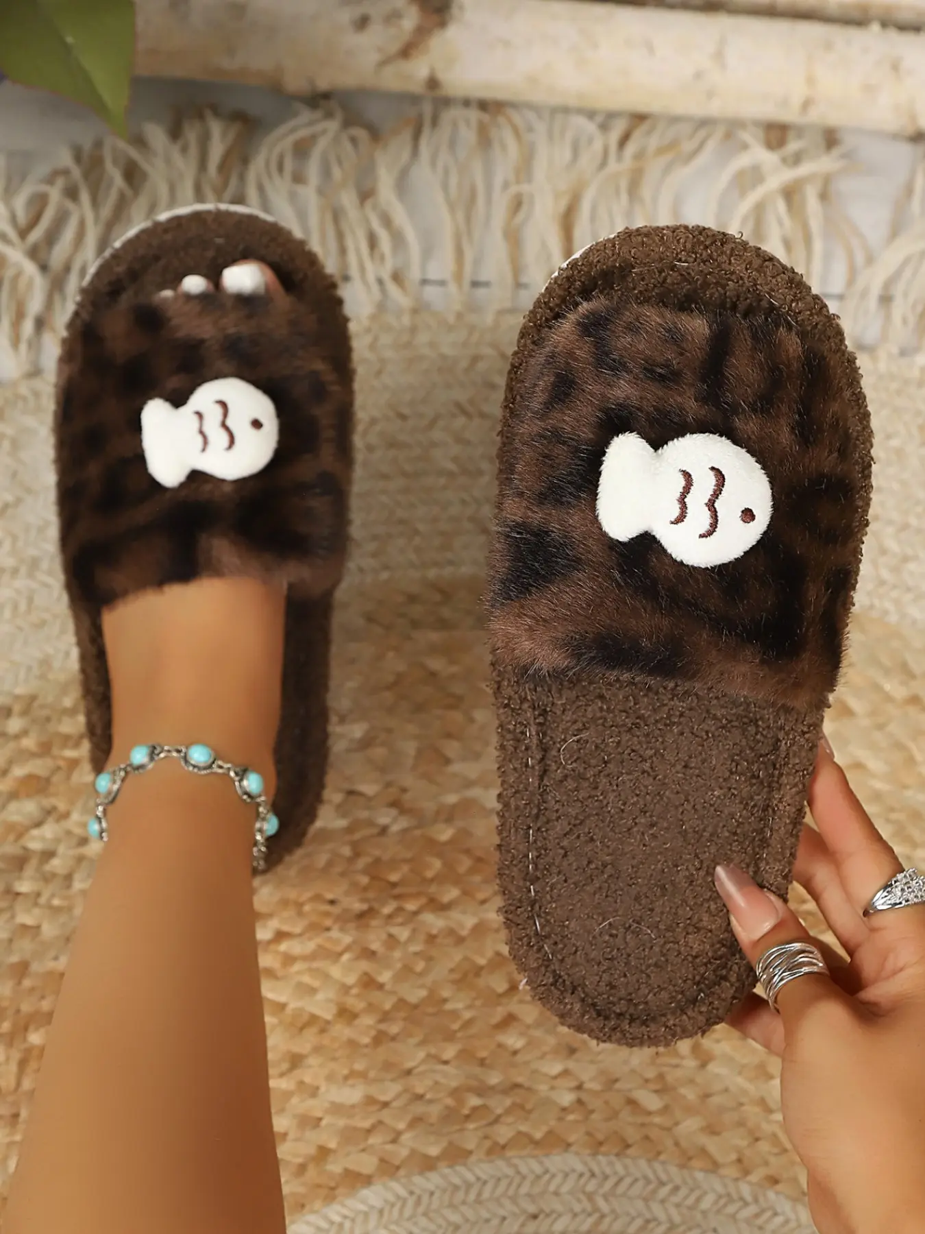 Women's Cartoon Fish Slippers, Lightweight Flat Design, Open-Toe Soft Comfort, All-Season Home Shoes, Cute and Fun