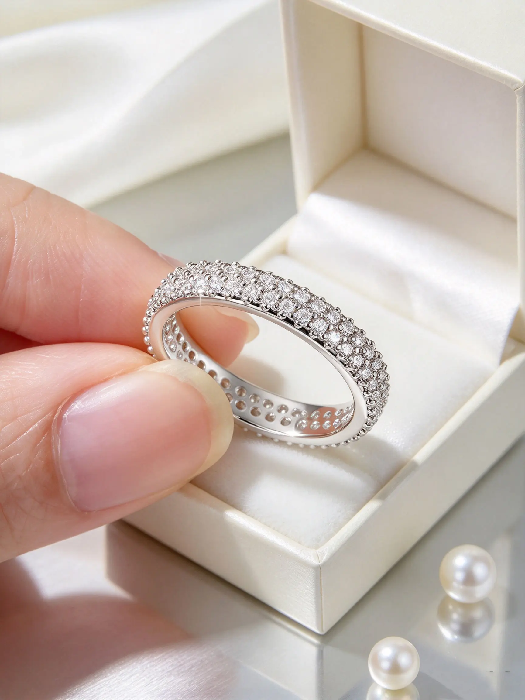 Eternal Double Row Moissanite Ring, with A Close Set Design That Can Be Layered for Both Men and Women, Sparkling Starry Sky Shape, Perfect for Daily Commuting, Valentine's Day Pairing, Anniversary Gift, and The Best Gift for Girlfriends